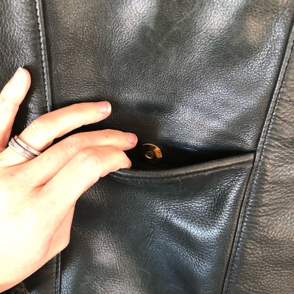 Margot black leather and suede shoulder bag with tassel and gold hardware - Picture 14 of 14